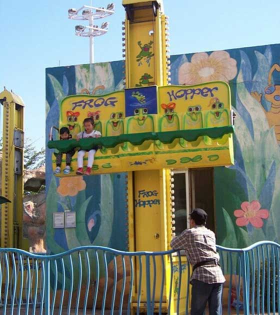 北京欢乐谷小青蛙跳