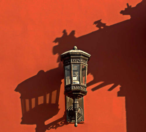 故宫博物院点燃宫灯