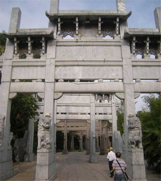 中国民俗文化村石牌坊群