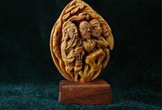 凤凰古城奇核怪雕