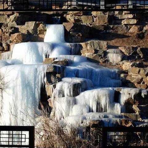 避暑山庄涌翠岩