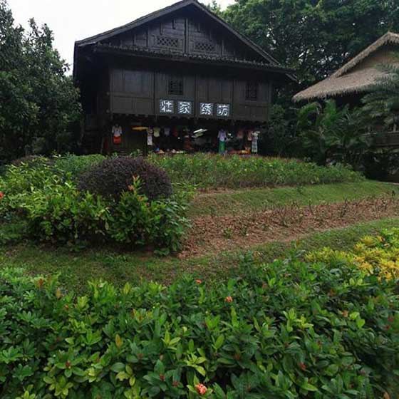 中国民俗文化村壮寨