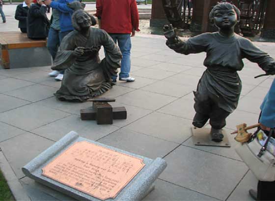 大唐芙蓉园铁柱磨成针雕塑 大唐芙蓉园铁柱磨成针雕塑