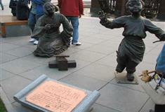 大唐芙蓉园铁柱磨成针雕塑