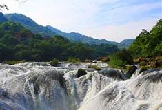 天星桥景区银链坠潭瀑布