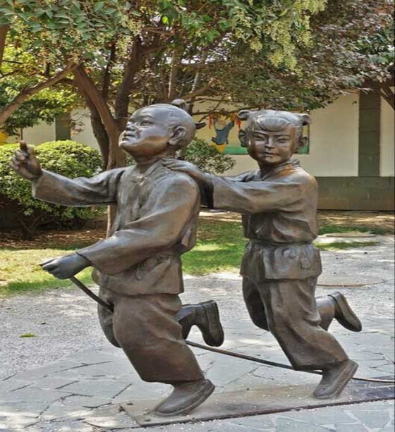 大唐芙蓉园竹马雕塑