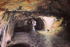 桂林象山景区象眼岩