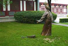 大唐芙蓉园陈子昂弃琴雕塑