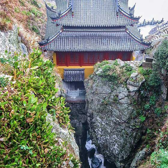 普陀山风景名胜区梵音洞