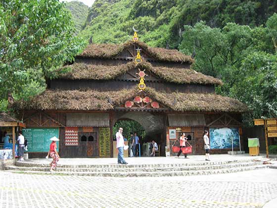 图腾古道景区大门