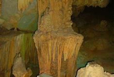 聚龙潭景区石林奇观