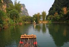 漓江冠岩景区竹筏漂流