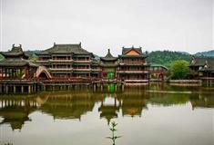 横店清明上河图水上戏台