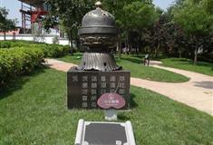 大唐芙蓉园鎏金带盖卷荷叶圈足银羮碗子