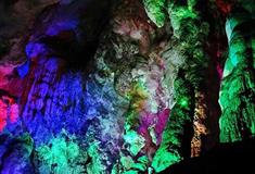 连州地下河：龙鳄相斗