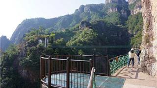 崖下库:玻璃观景台