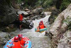 天柱山风景区：九曲漂流