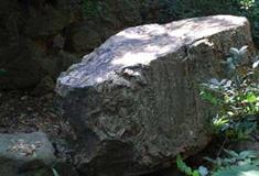 万松书院：卧云石