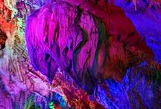 连州地下河：倒挂莲花