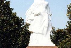 杨开慧纪念馆：杨开慧烈士汉白玉塑像