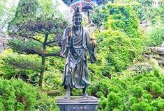 济公故居：济公铜像