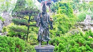 济公故居：济公铜像