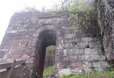 冠豸山：古寨门