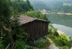 朱潭山：小木屋