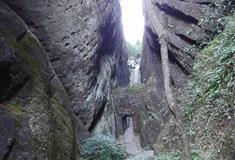 冠豸山：一线天