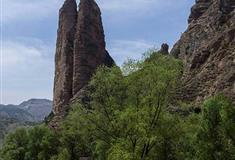 炳灵寺石窟：姊妹峰