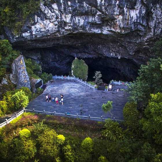 连州地下河玉龙卷舌