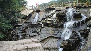 梨木台风景区：黄砬瀑布