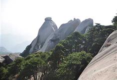 天柱山风景区：飞来峰