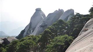 天柱山风景区:飞来峰 天柱山风景区:飞来峰