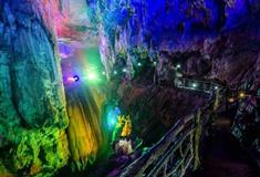 连州地下河：飞练瀑