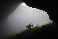 乐业大石围冒气洞有什么好看的