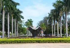 厦门大学：钟林美广场