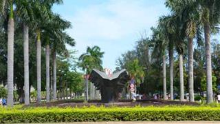 厦门大学：钟林美广场