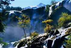 九寨沟风景区：诺日朗瀑布