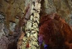 武隆芙蓉洞：擎天玉柱