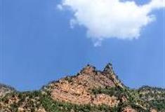 莲花岩：卧驼听琴