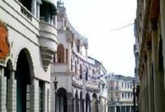 广州街香港街景区：毕打街