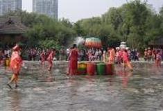 中华民族博物院：泼水龙亭