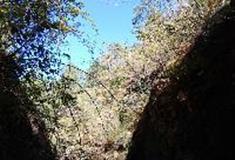 拉市海湿地公园：一线天