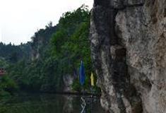 东温泉：绝壁栈道