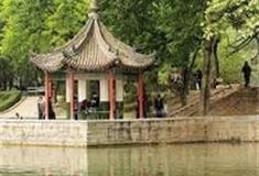 西安城墙景区：莲湖公园