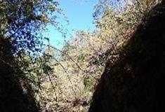 拉市海湿地公园：一线天