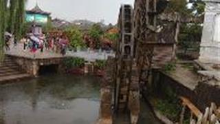 丽江古城：大水车和江泽民题词壁