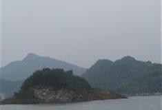 大别山主峰别山湖景区：湖心岛