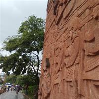 丽江古城古城口浮雕